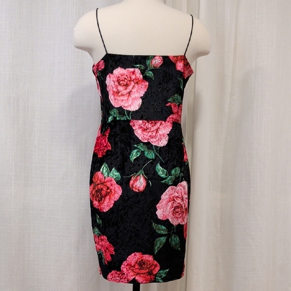 Floral Crushed Velvet Party Dress - Stretchy - Picture 6 of 8